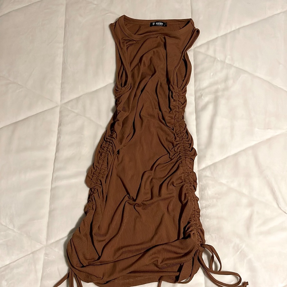 Size small. Never worn.